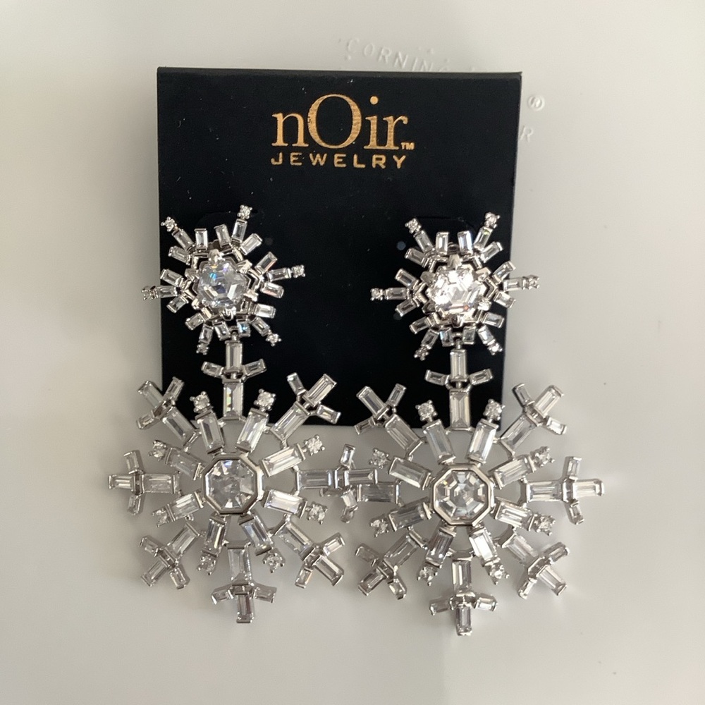 NWT NOIR STATEMENT SNOWFLAKE EARRINGS